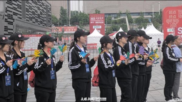 全民配资 “恭喜完赛！”贵州商学院144名“青春助威团”为贵马选手送上最暖冲刺礼