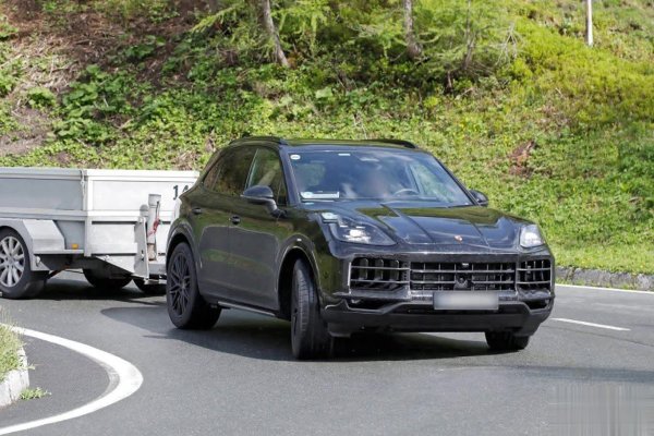 淘配网配资 2027款保时捷卡宴亮相：垂直日行灯+燃油版动力